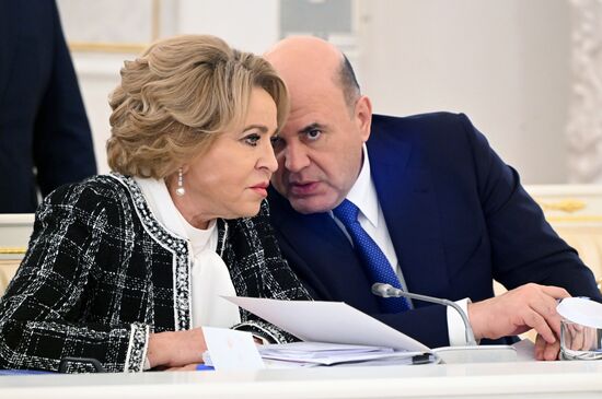 Президент РФ В. Путин провел заседание Госсовета по вопросам реализации молодёжной политики
