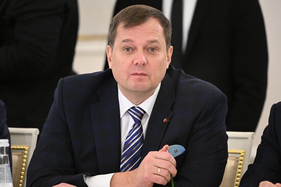 Президент РФ В. Путин провел заседание Госсовета по вопросам реализации молодёжной политики