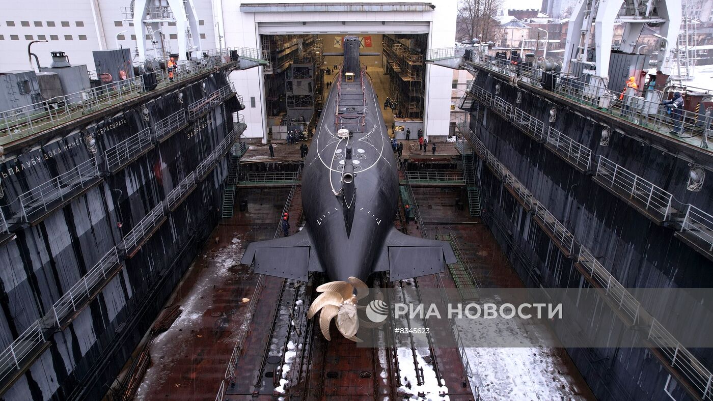Подводная лодка "Великие Луки" проекта 677 "Лада" спущена на воду