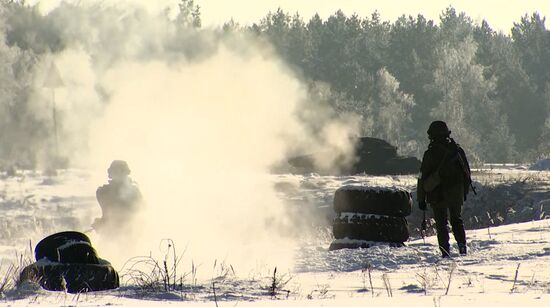 Российские и белорусские военнослужащие проводят совместные занятия на полигоне Брестский