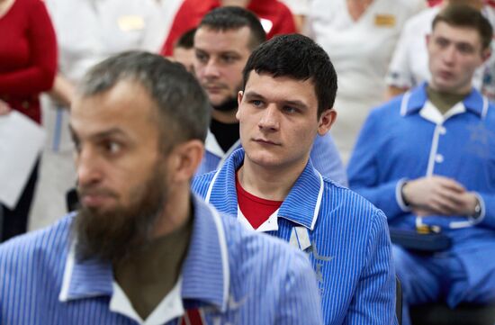 Участникам спецоперации, прошедшим переподготовку, вручены жилищные документы и госнаграды