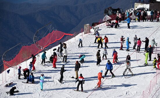 Открытие сезона катания на горнолыжном курорте "Красная поляна"
