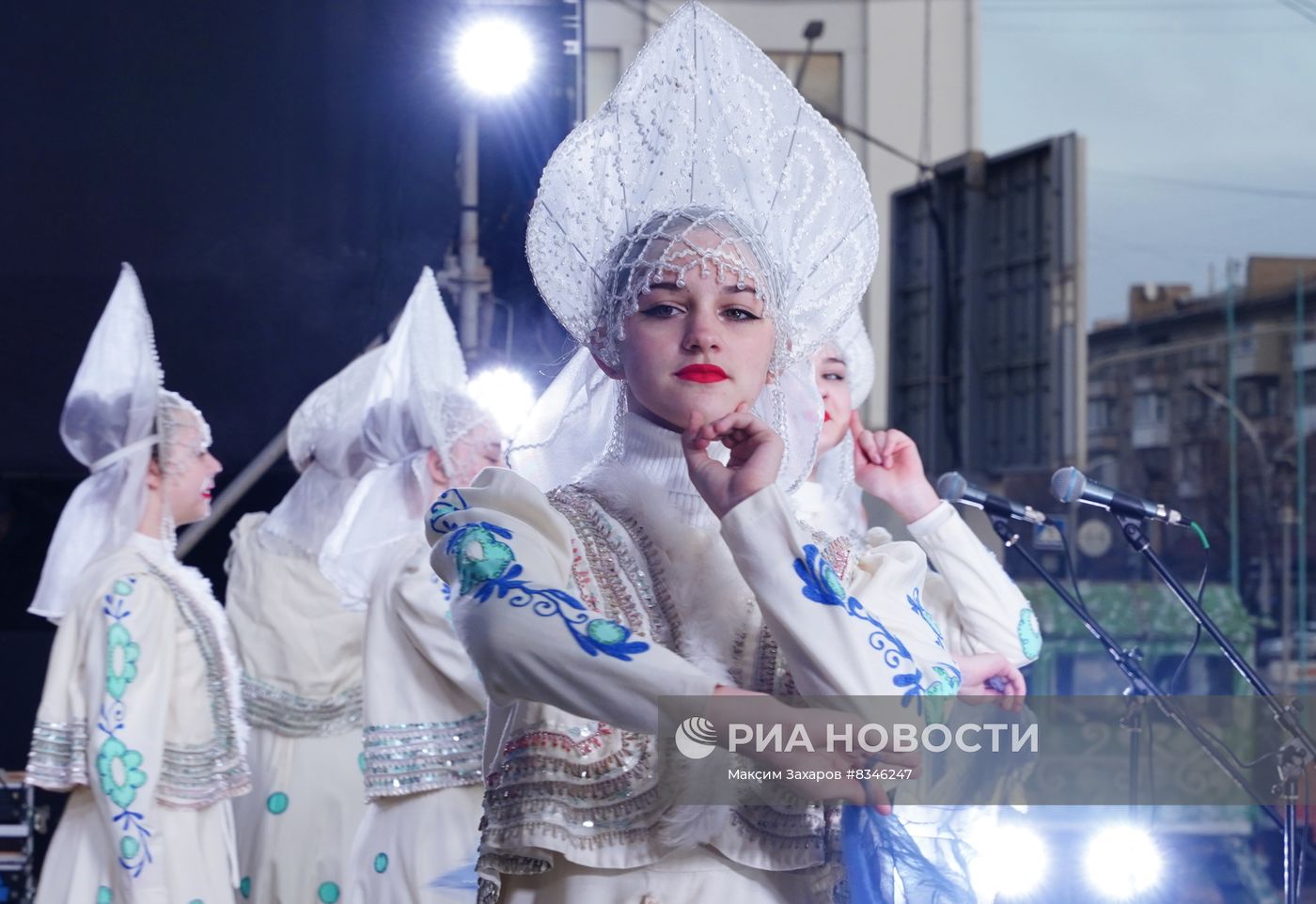 Открытие главной новогодней елки в Луганске