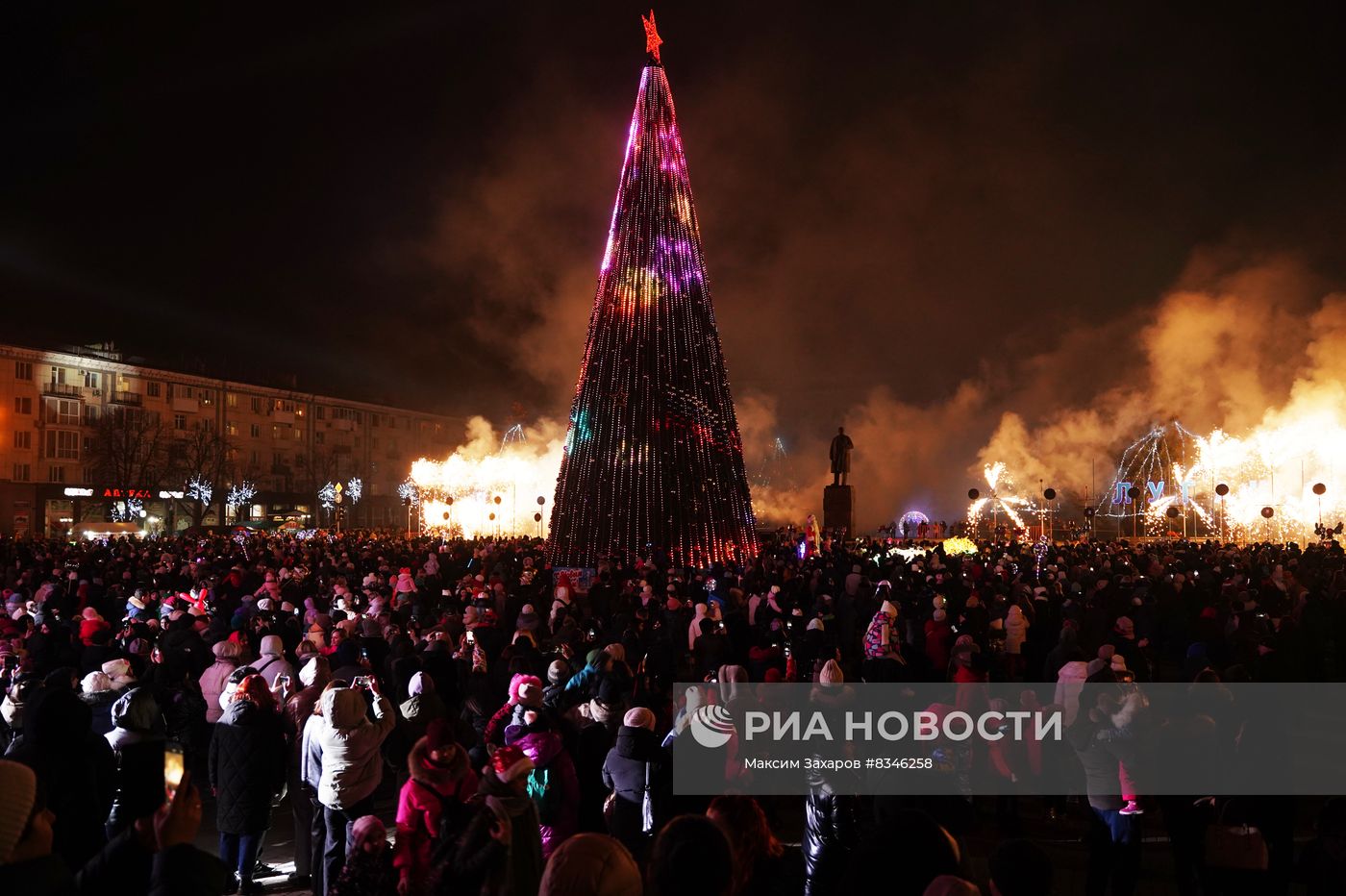 Открытие главной новогодней елки в Луганске
