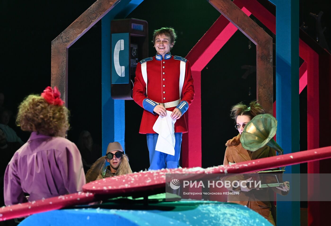Спектакль "Огниво" в театре "Современник"