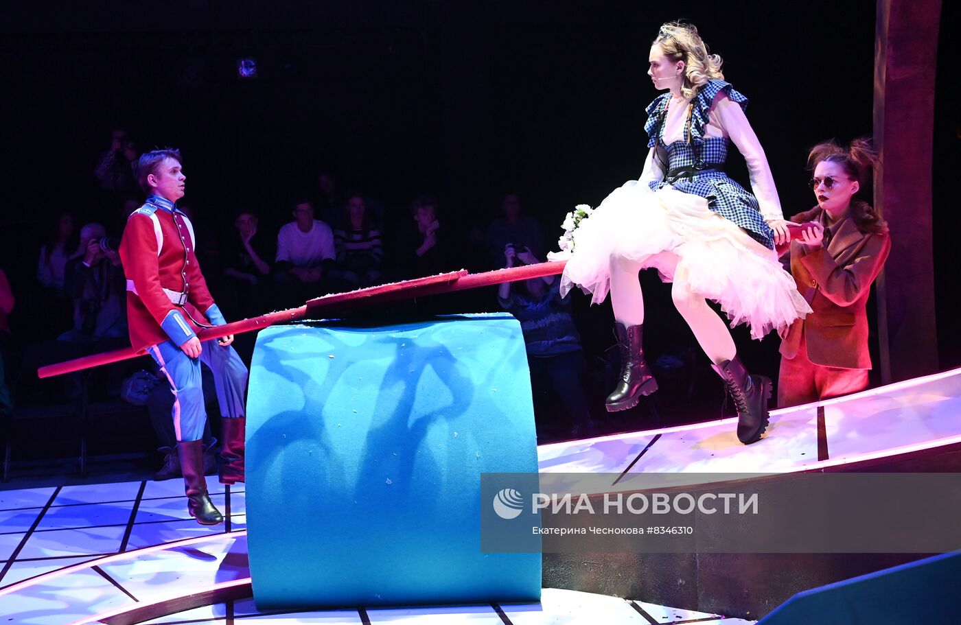 Спектакль "Огниво" в театре "Современник"