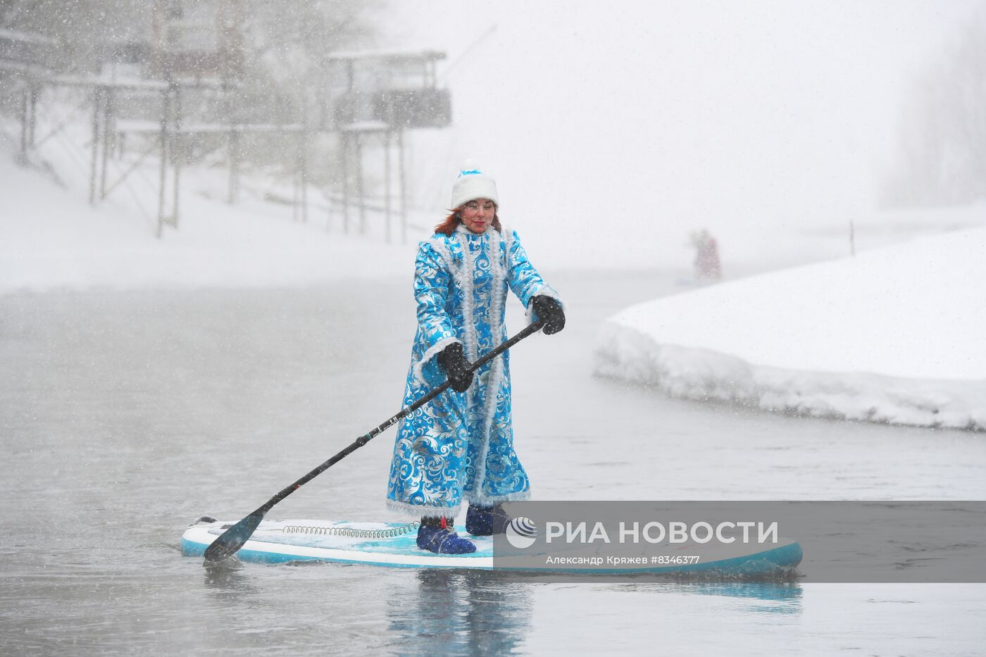 Новогодний заплыв sup-серферов в Новосибирске