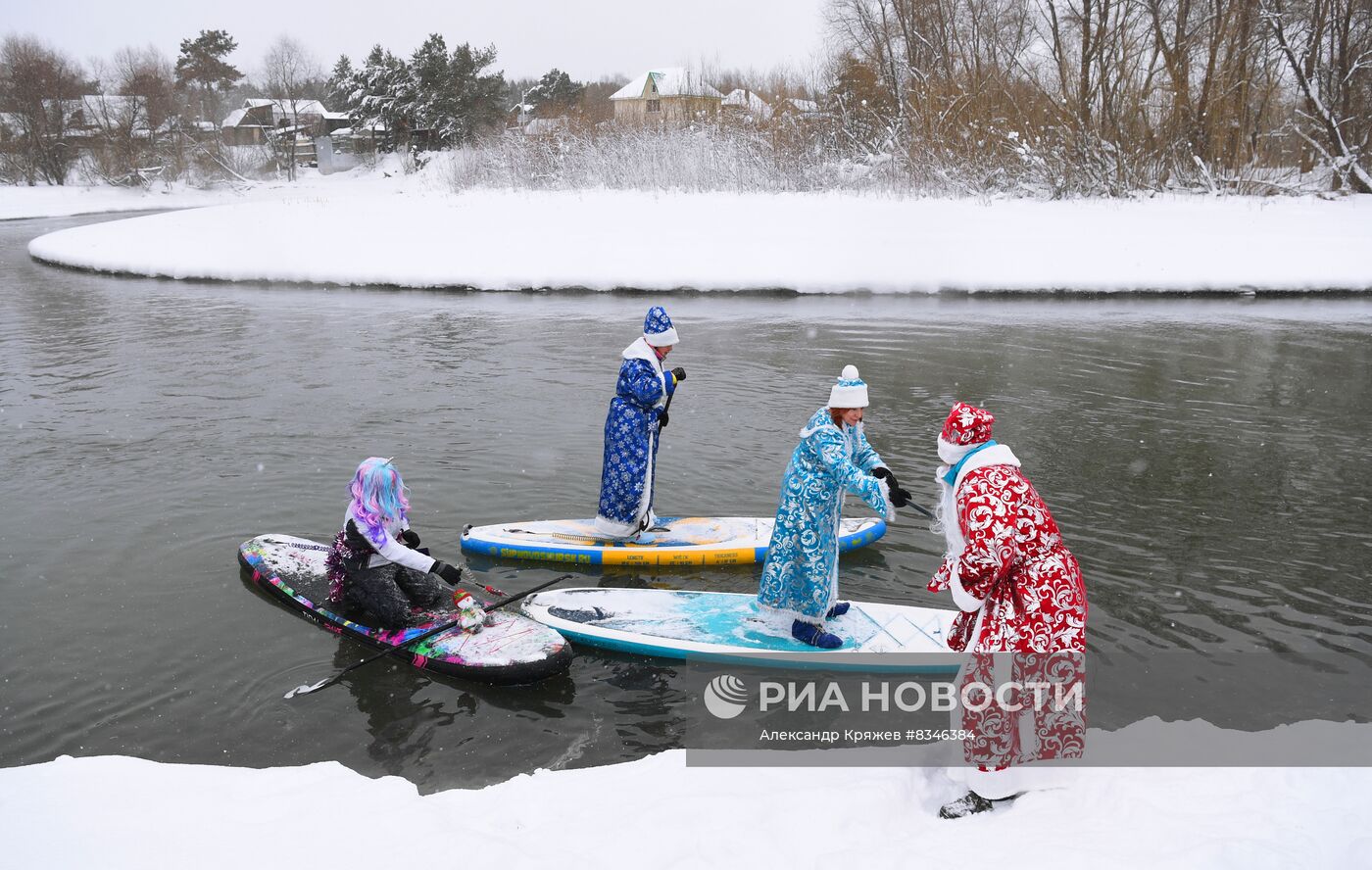 Новогодний заплыв sup-серферов в Новосибирске