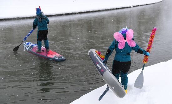 Новогодний заплыв sup-серферов в Новосибирске