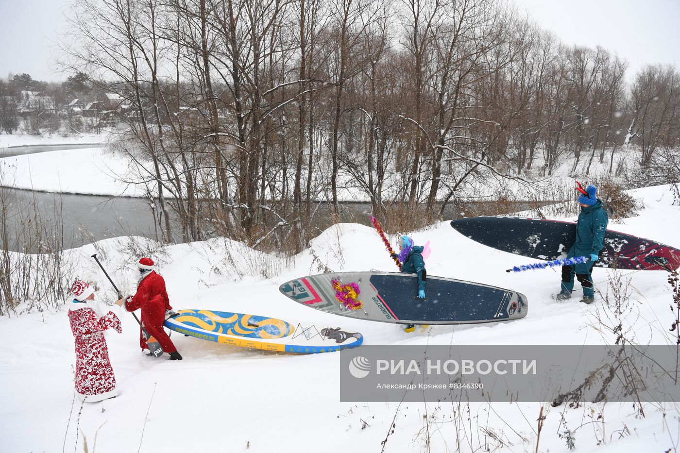 Новогодний заплыв sup-серферов в Новосибирске