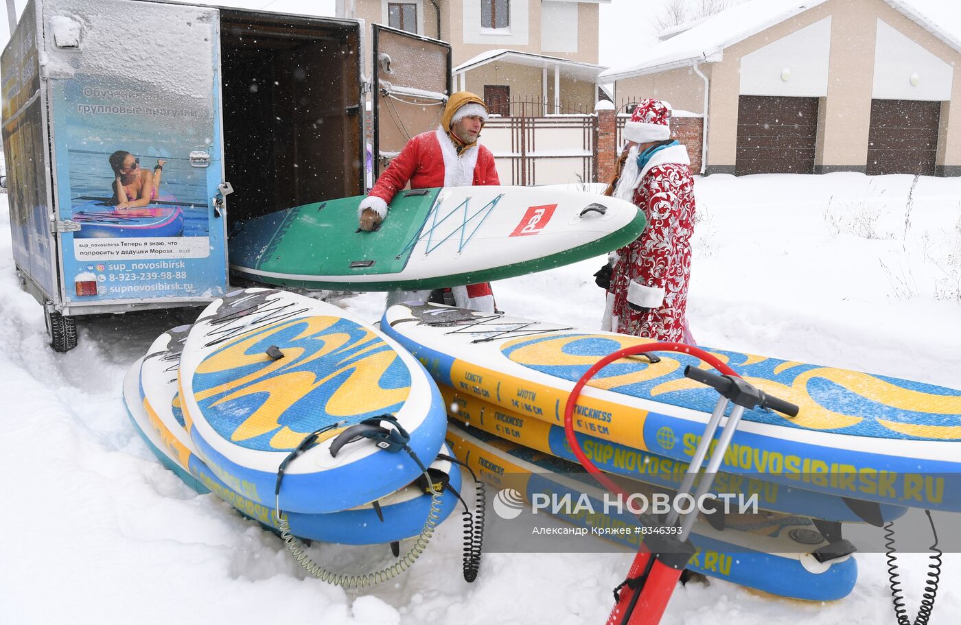 Новогодний заплыв sup-серферов в Новосибирске