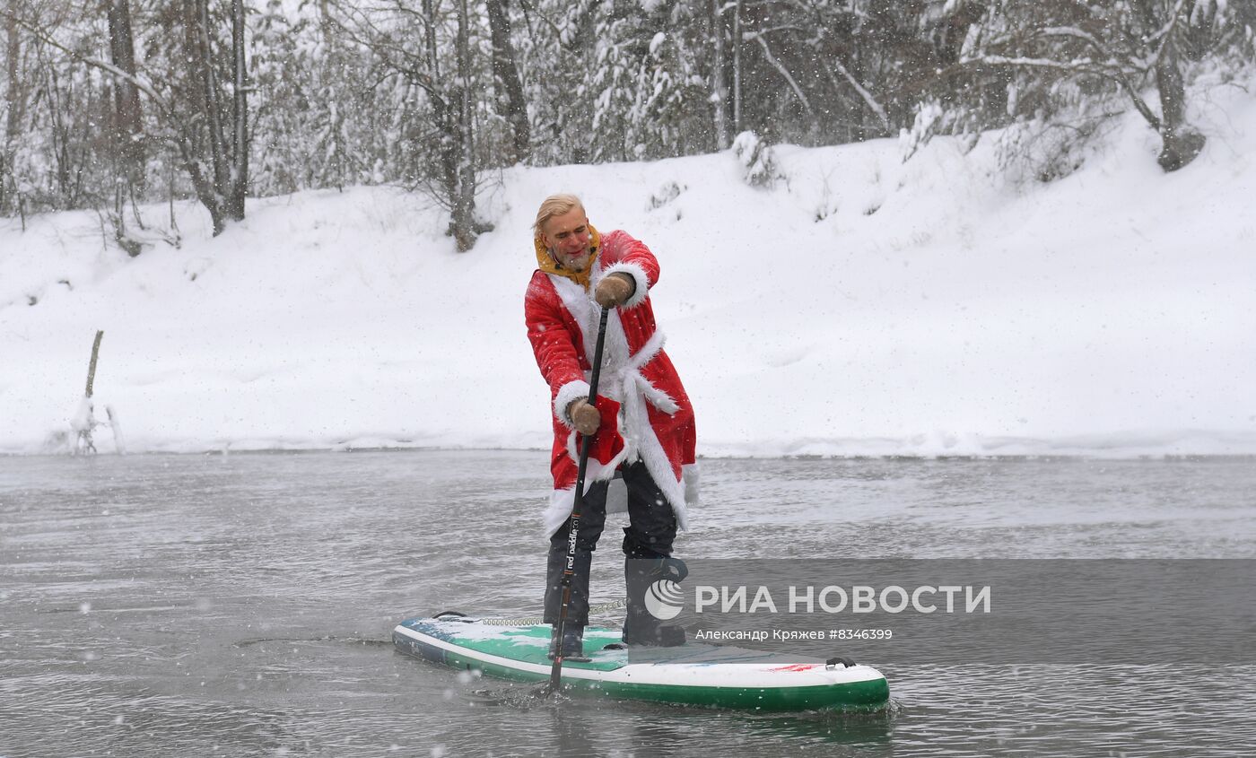 Новогодний заплыв sup-серферов в Новосибирске