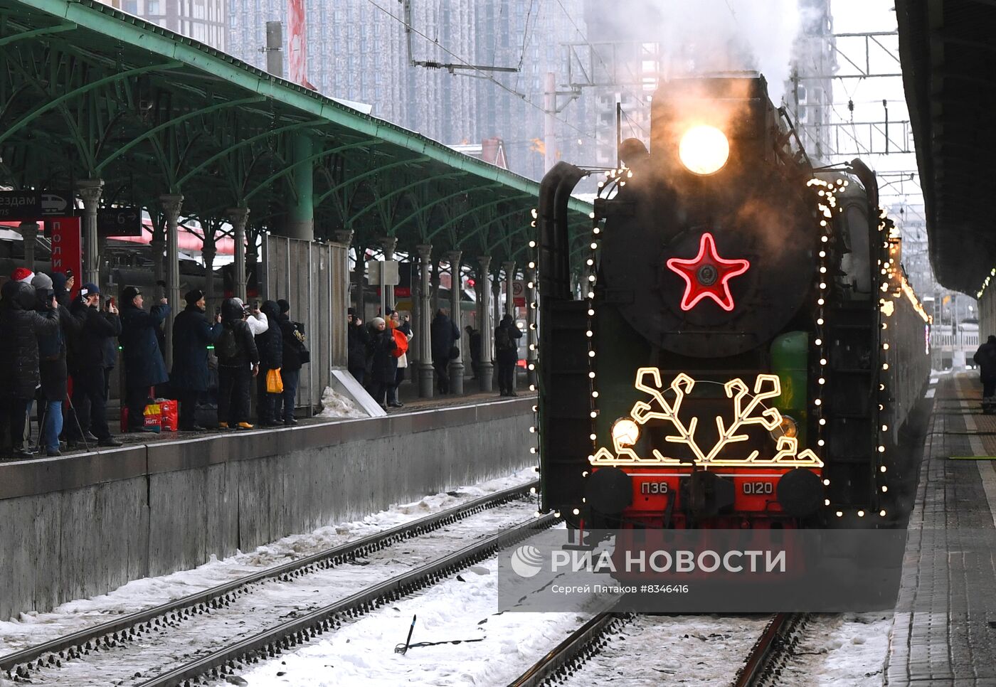 Прибытие поезда Деда Мороза в Москву 