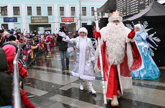 Прибытие поезда Деда Мороза в Москву 