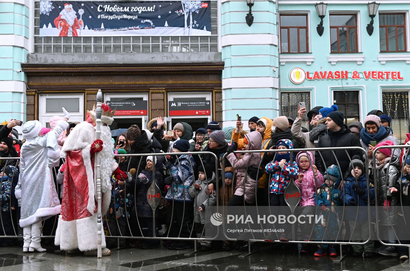 Прибытие поезда Деда Мороза в Москву 