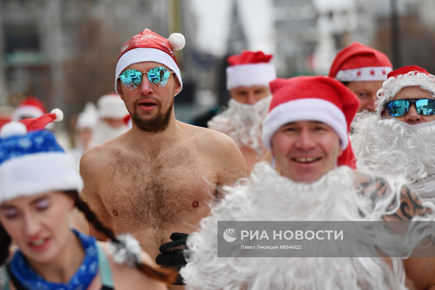 Забег Дедов Морозов и Снегурочек в Екатеринбурге