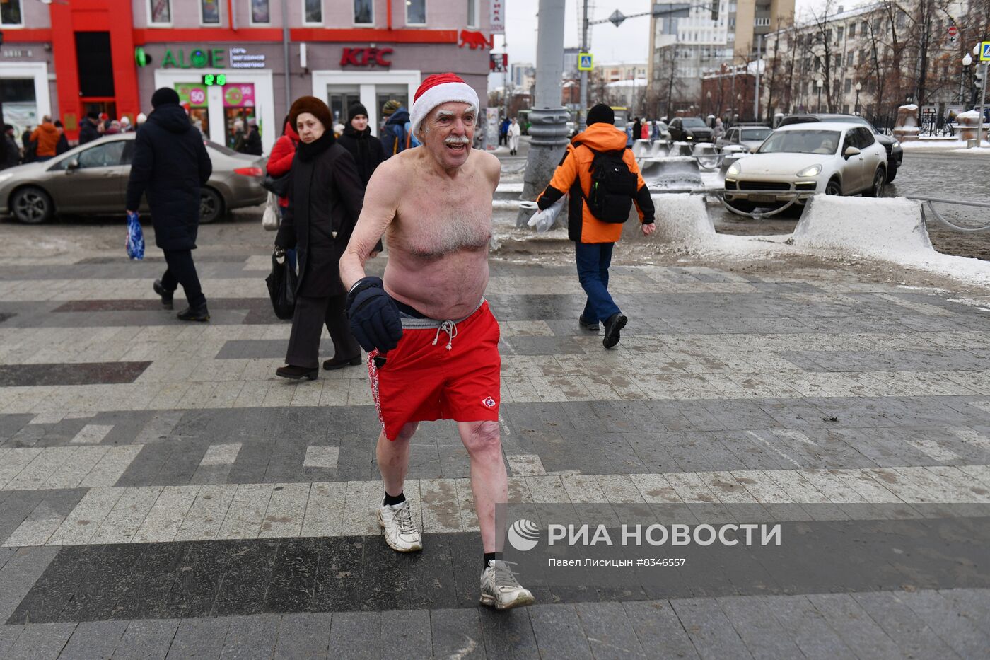 Забег Дедов Морозов и Снегурочек в Екатеринбурге