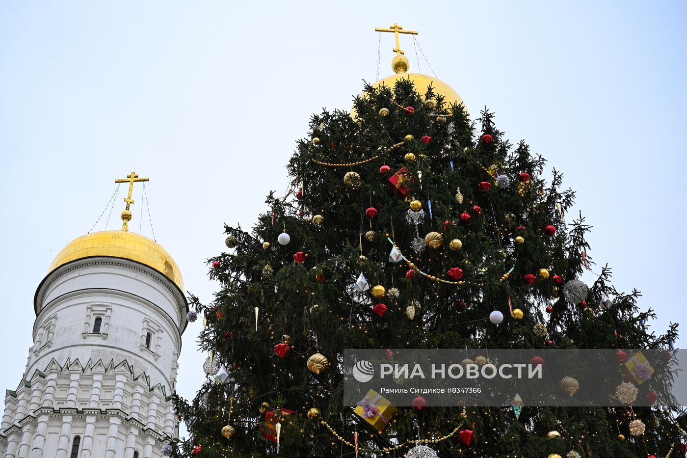 Новогодняя елка на Соборной площади Кремля