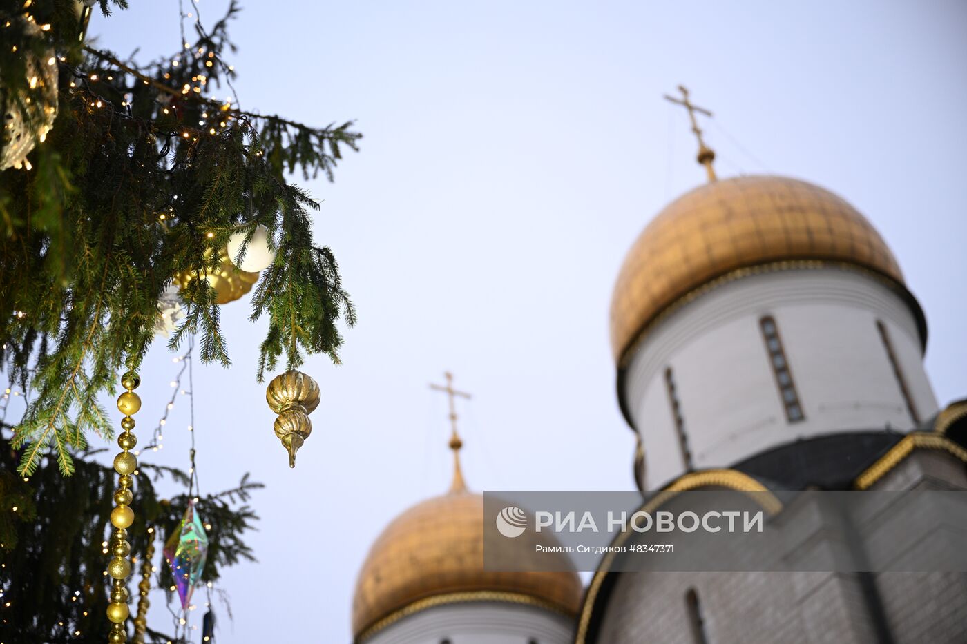 Новогодняя елка на Соборной площади Кремля