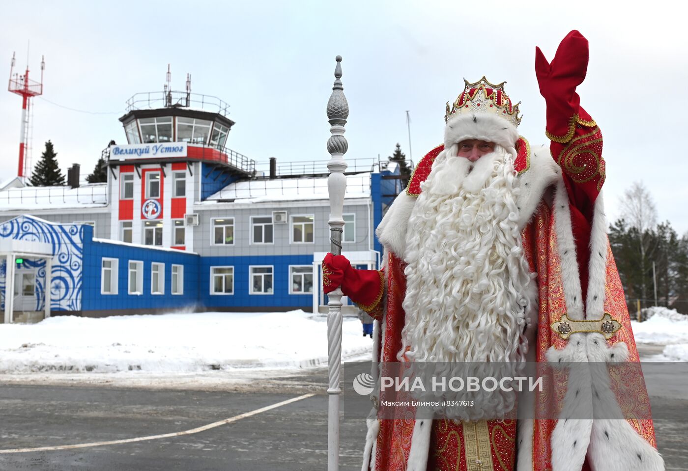 Первый регулярный авиарейс на вотчину Деда Мороза в Великом Устюге после реконструкции аэропорта