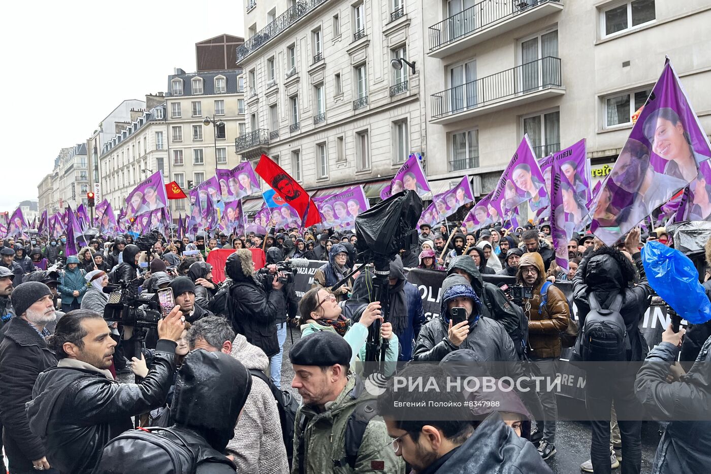 Манифестация в память о погибших курдах в Париже