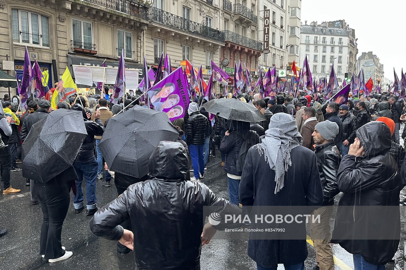 Манифестация в память о погибших курдах в Париже