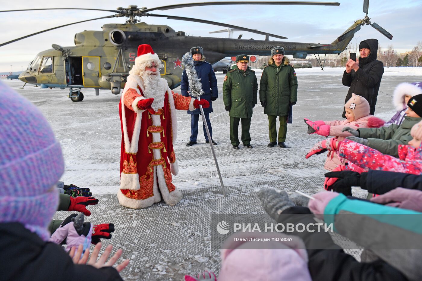 Новогодний утренник для детей участников СВО на военном аэродроме "Кольцово" 