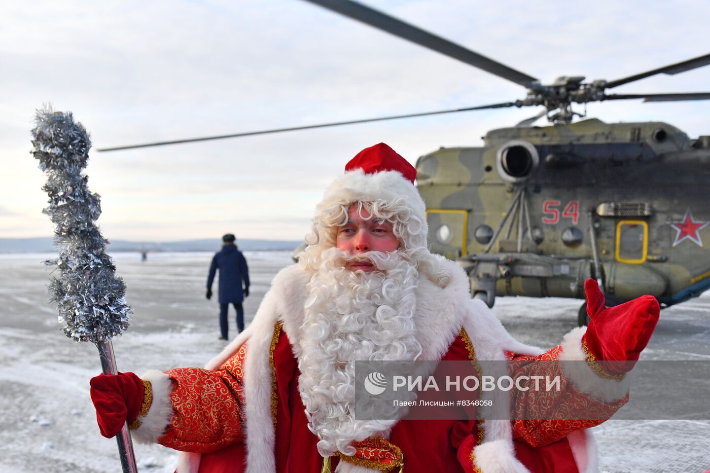 Новогодний утренник для детей участников СВО на военном аэродроме "Кольцово" 