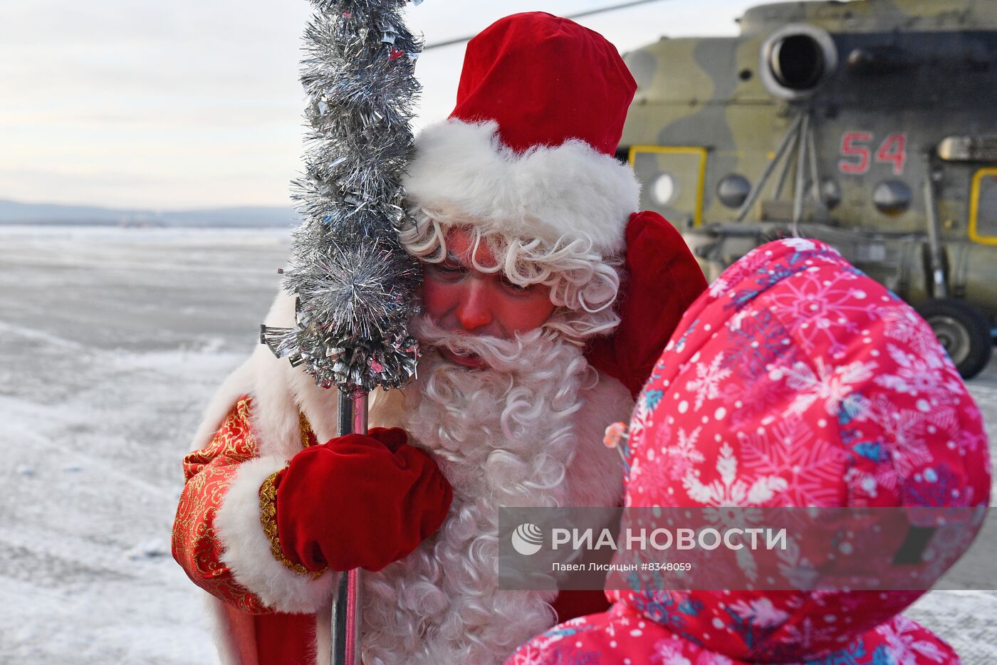 Новогодний утренник для детей участников СВО на военном аэродроме "Кольцово" 