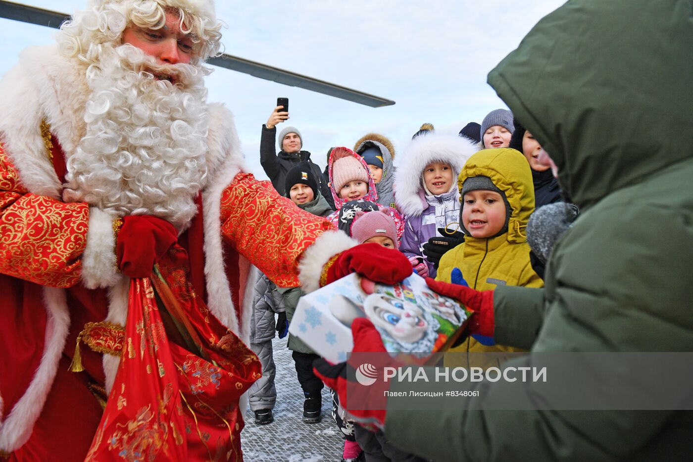 Новогодний утренник для детей участников СВО на военном аэродроме "Кольцово" 