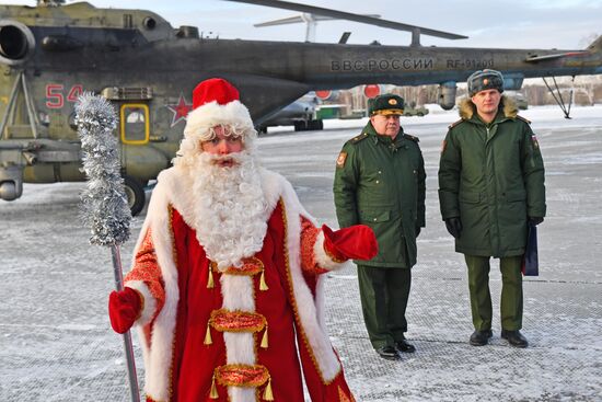 Новогодний утренник для детей участников СВО на военном аэродроме "Кольцово" 