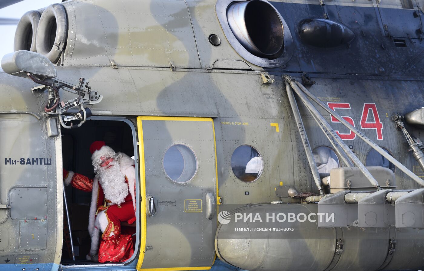 Новогодний утренник для детей участников СВО на военном аэродроме "Кольцово" 