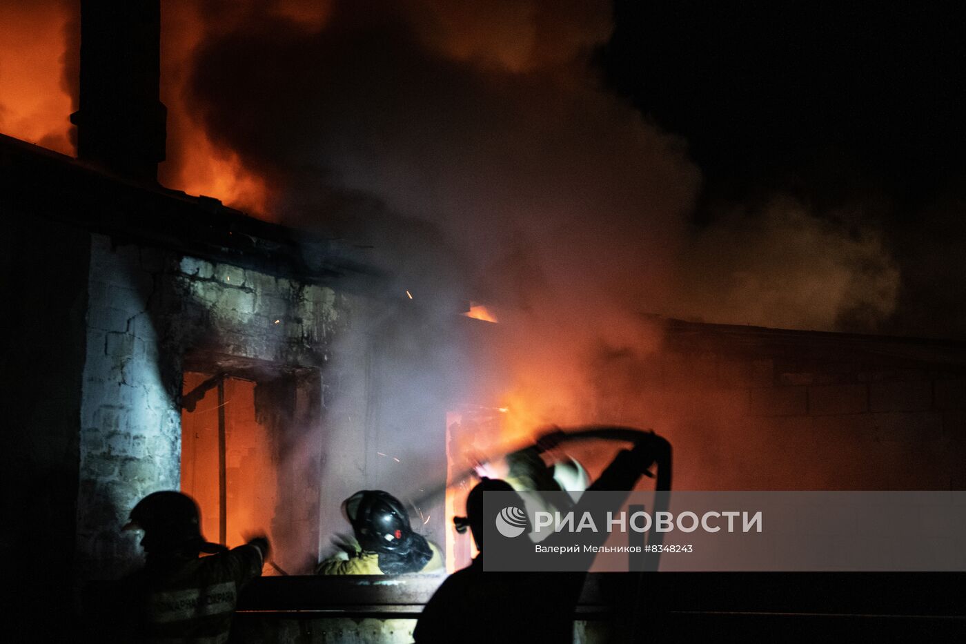 Последствия обстрела Петровского района Донецка 