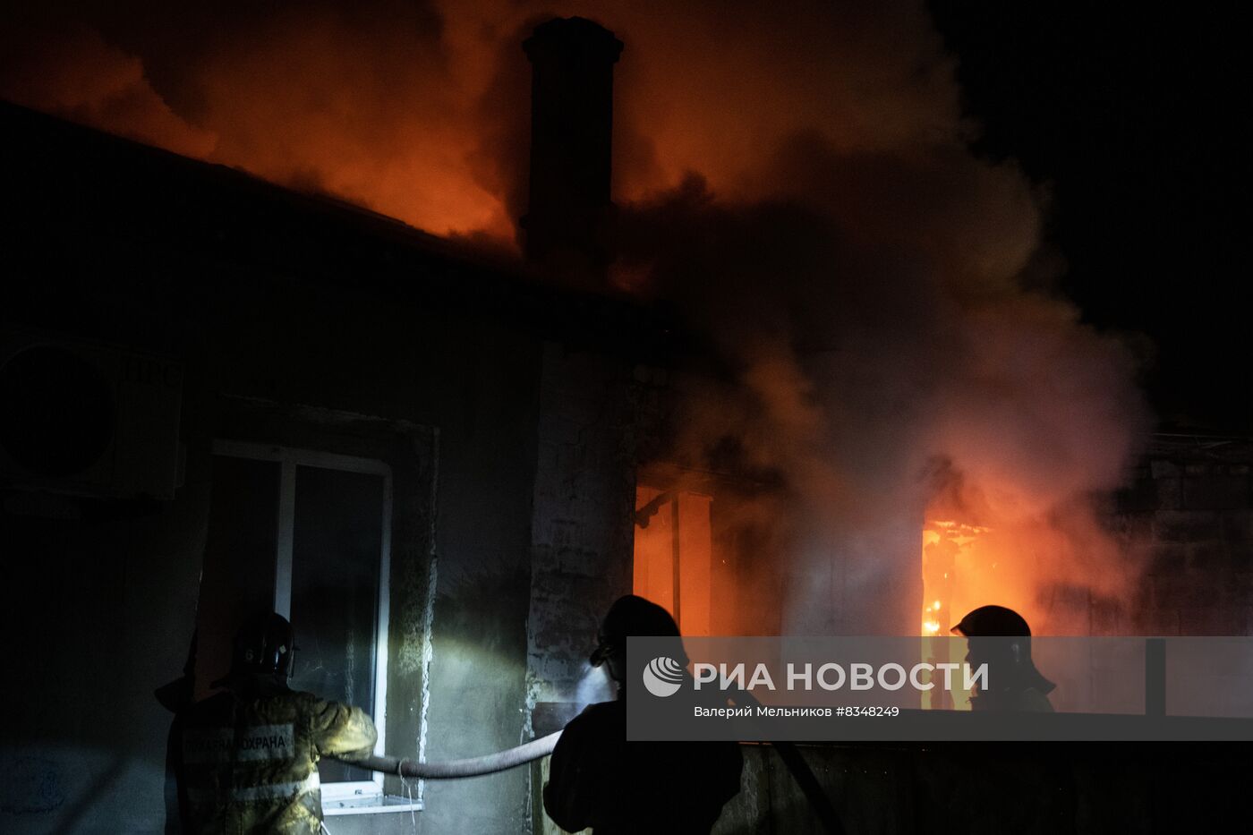 Последствия обстрела Петровского района Донецка 