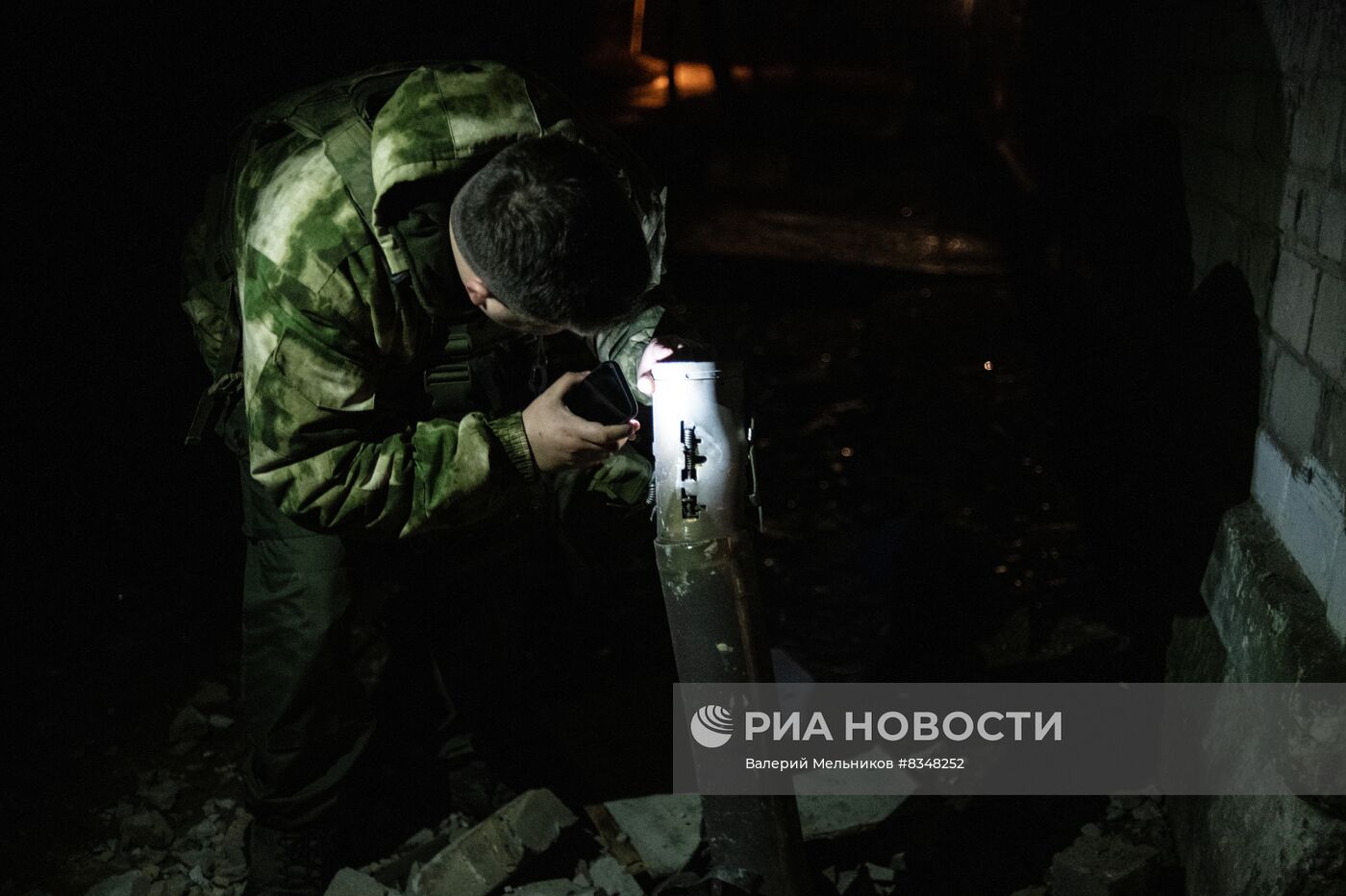 Последствия обстрела Петровского района Донецка 