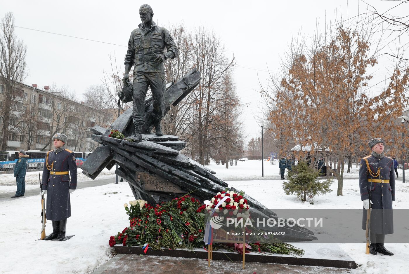 В Москве открыли памятник Е. Зиничеву