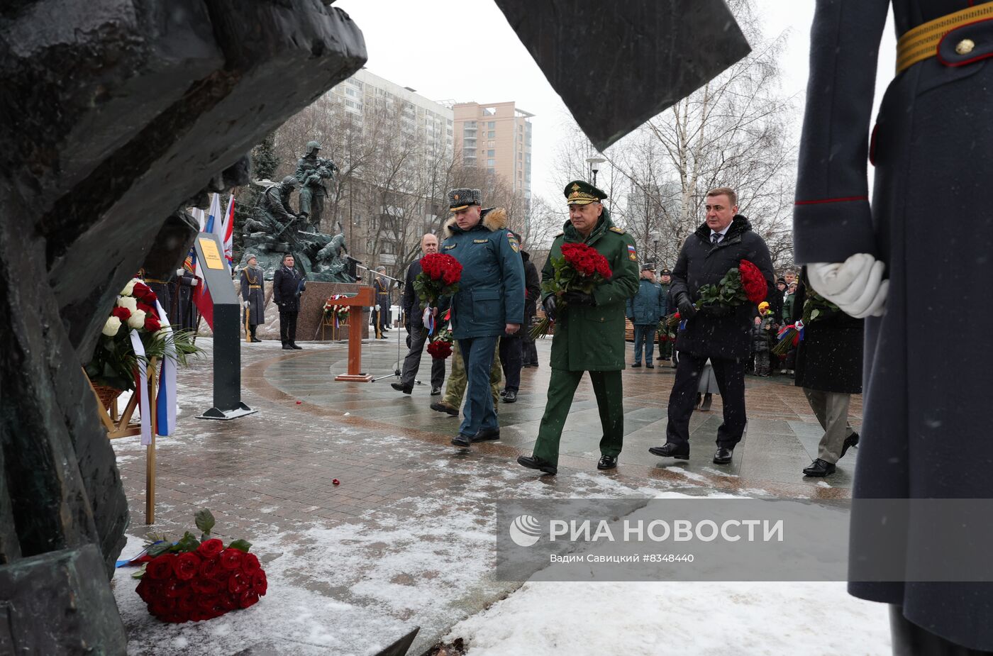 В Москве открыли памятник Е. Зиничеву