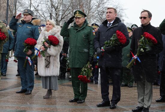 В Москве открыли памятник Е. Зиничеву