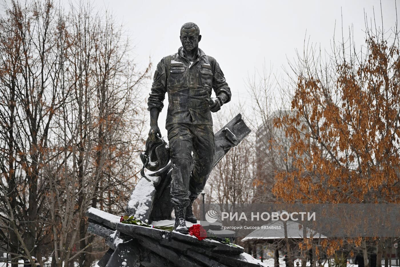 В Москве открыли памятник Е. Зиничеву