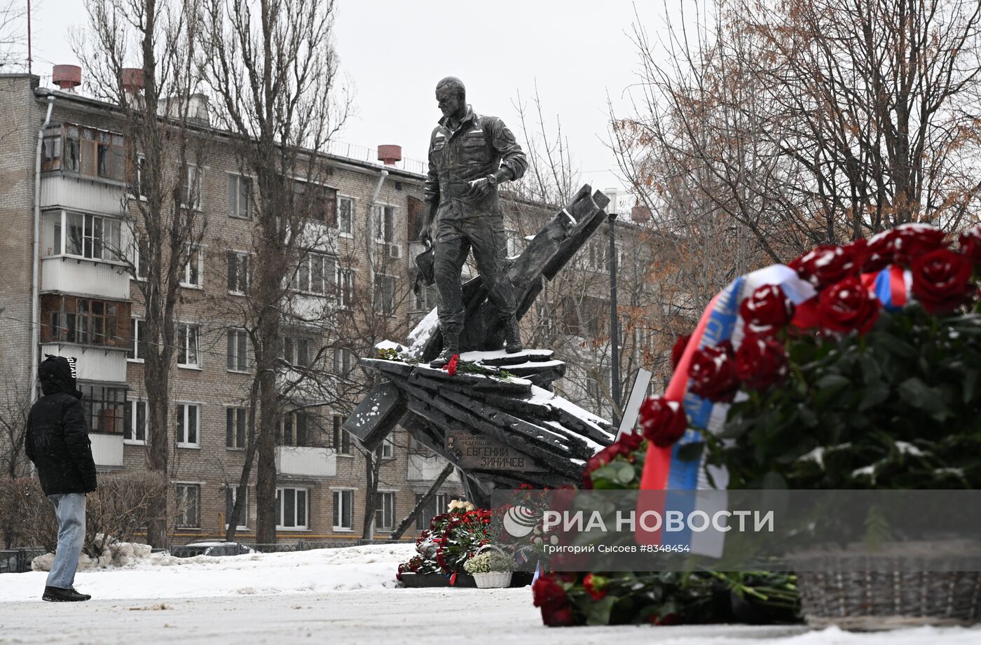 В Москве открыли памятник Е. Зиничеву