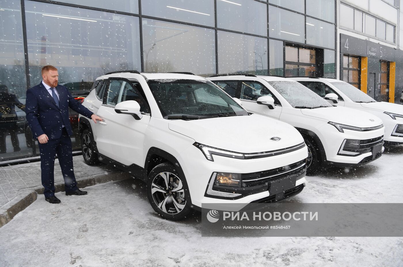 Первые автомобили "Москвич" поступили в розничную продажу