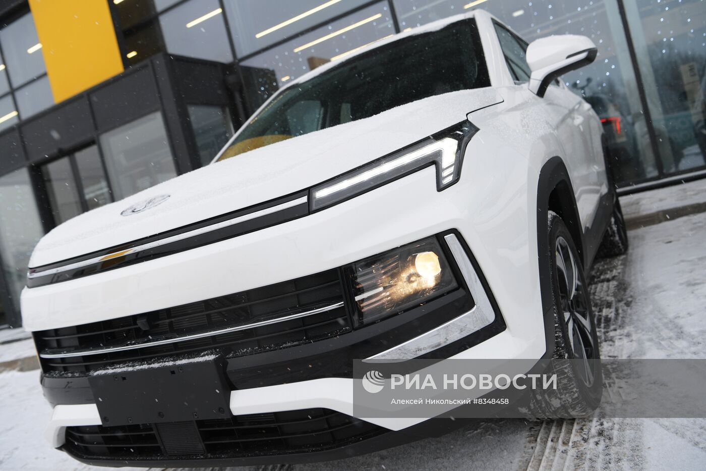Первые автомобили "Москвич" поступили в розничную продажу