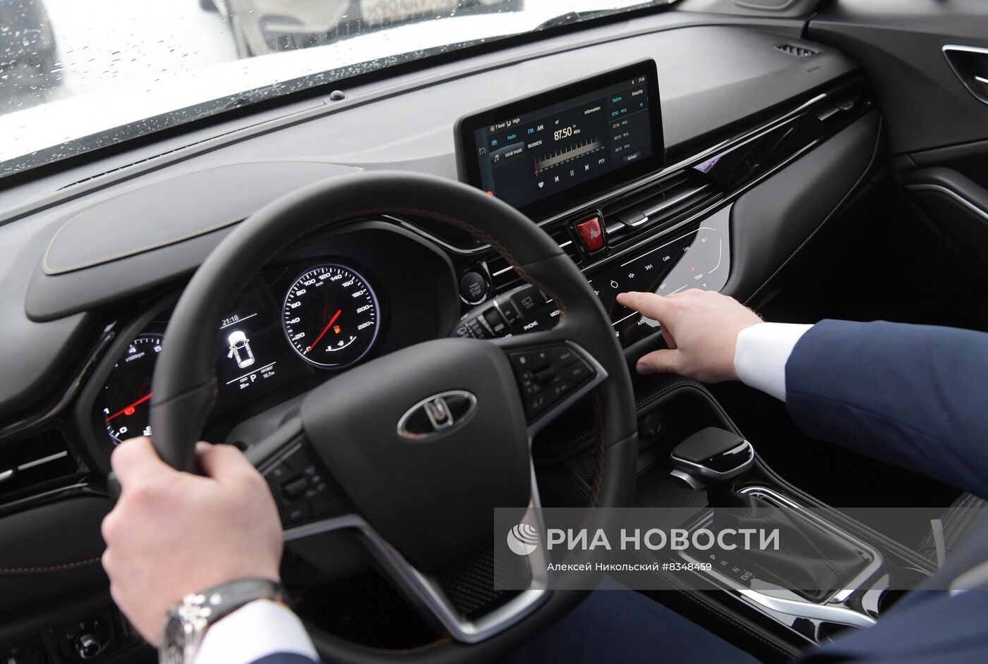 Первые автомобили "Москвич" поступили в розничную продажу