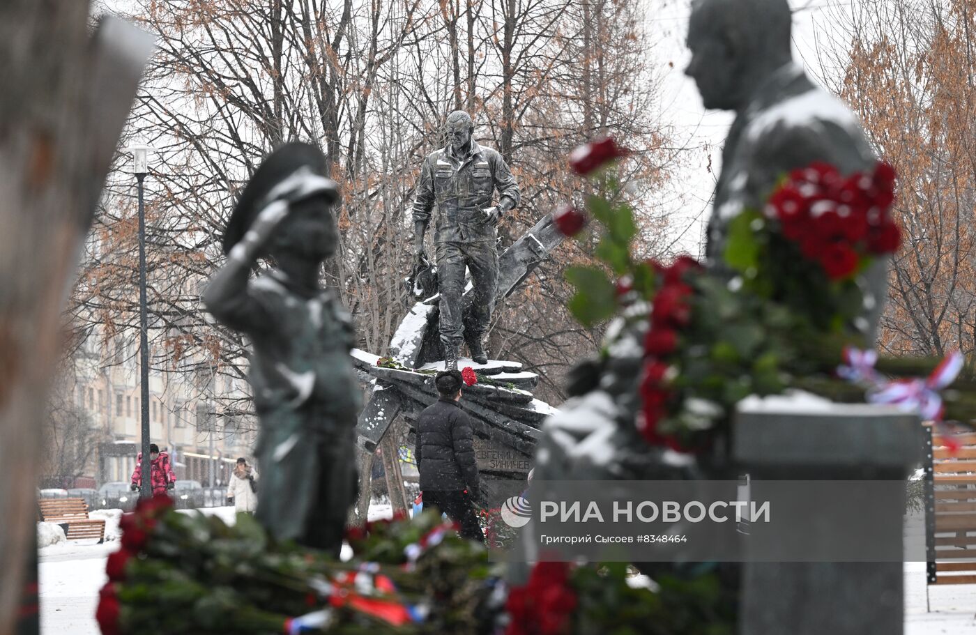 В Москве открыли памятник Е. Зиничеву