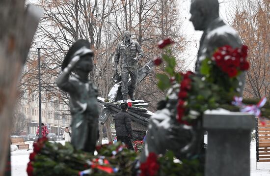 В Москве открыли памятник Е. Зиничеву