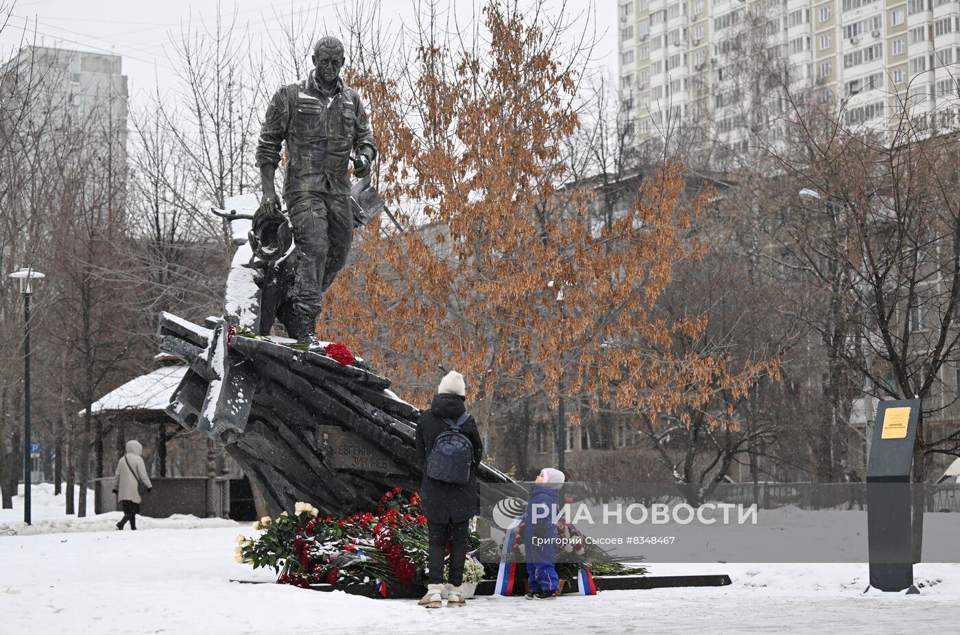 В Москве открыли памятник Е. Зиничеву