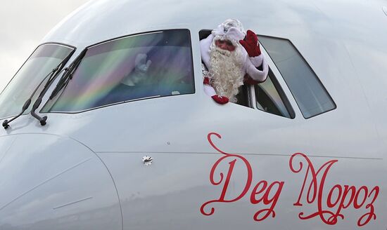 Прибытие Деда Мороза на самолете МС-21 в Калининград
