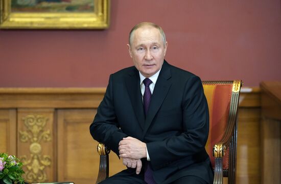 Президент РФ В. Путин принял участие в работе второго дня неформального саммита СНГ в Санкт-Петербурге