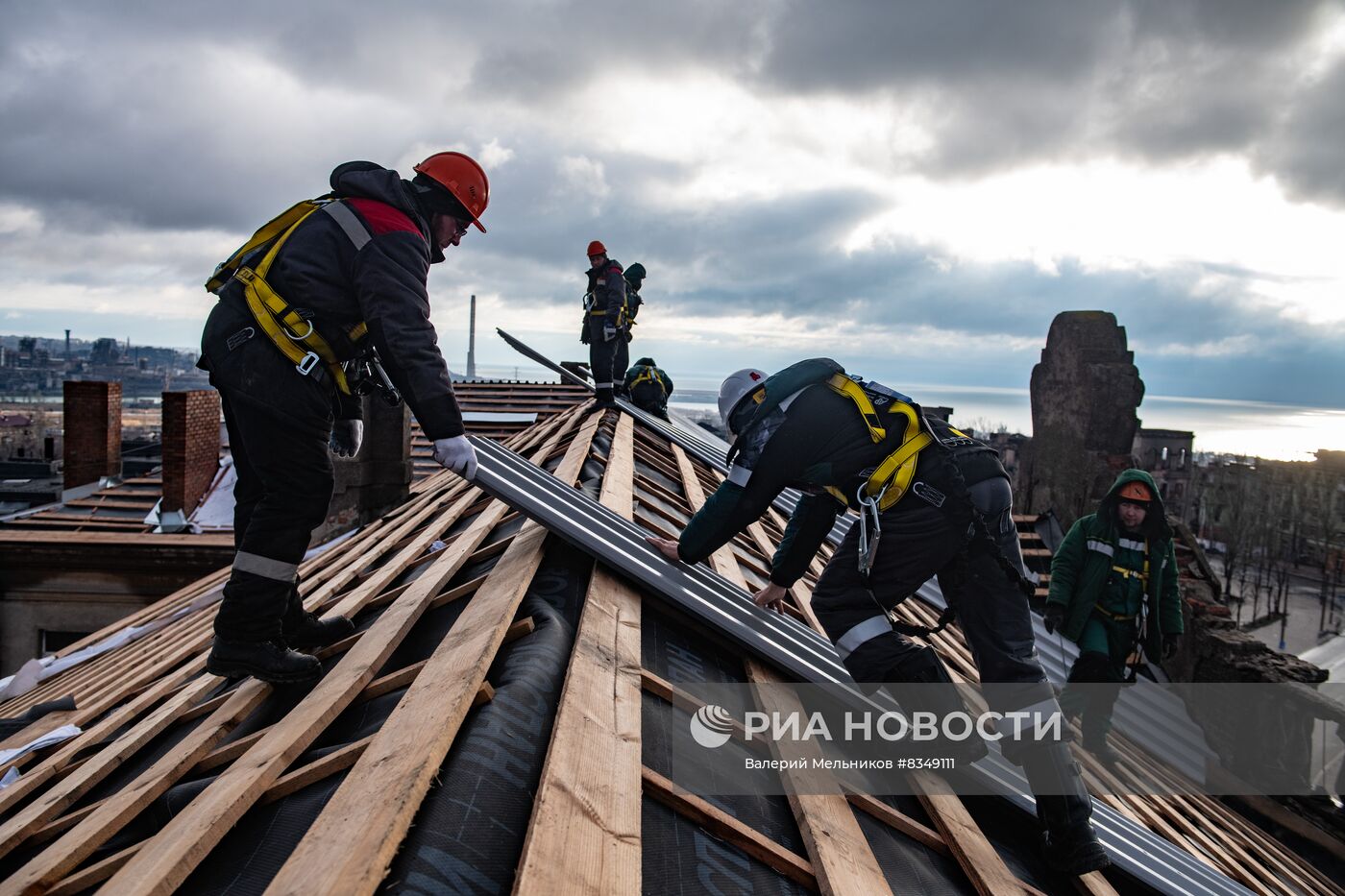 Работы по ремонту крыш в Мариуполе