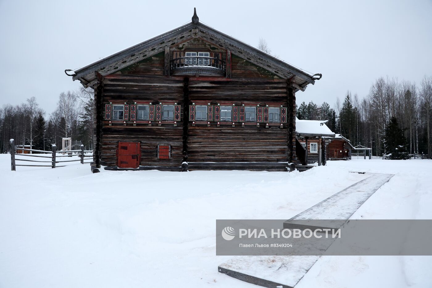 Музей зодчества "Малые Карелы" в Архангельской области